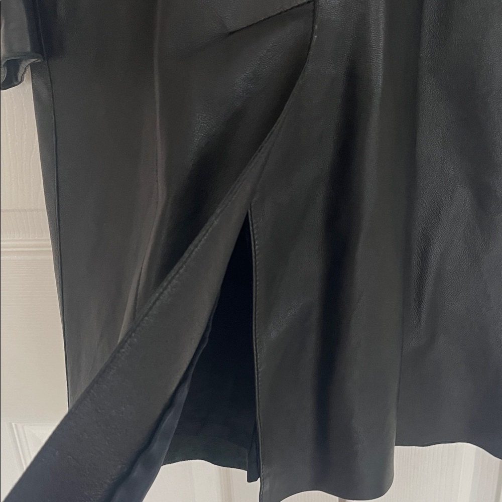 Vintage Bebe genuine leather Sleek Black Trench Coat tailored fit with 3 buttons - Picture 12 of 12
